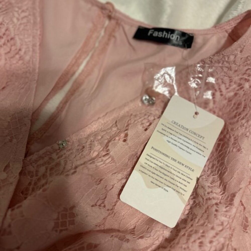 NWT Women's Pink Lace Romper SZ SM - Picture 3 of 5